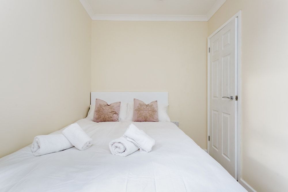 Blackberry - Stylish Self-Contained Flats in Soton City Centre 1