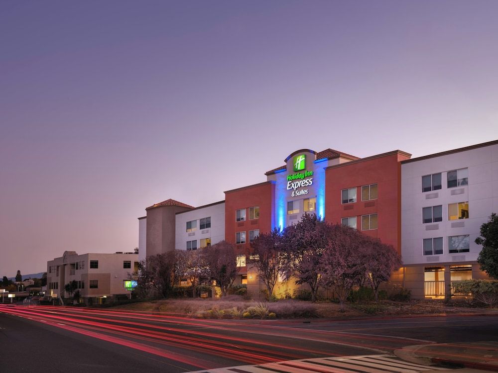 Holiday Inn Express & Suites BELMONT by IHG 1