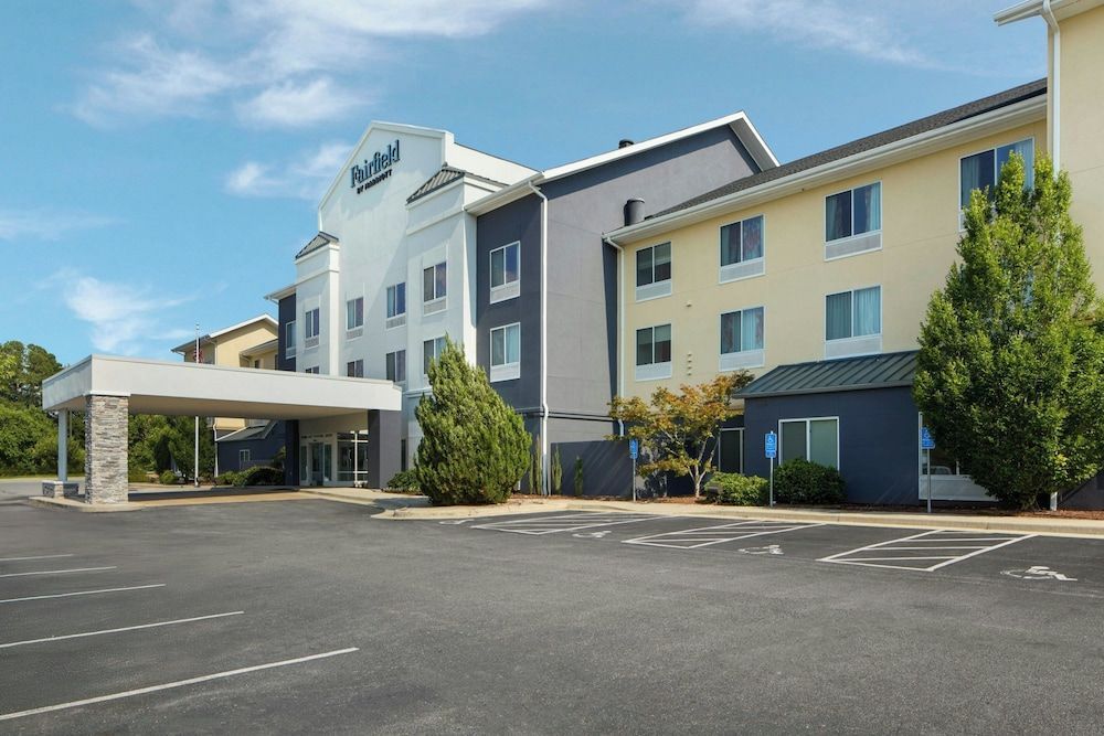 Fairfield Inn and Suites by Marriott South Boston 1