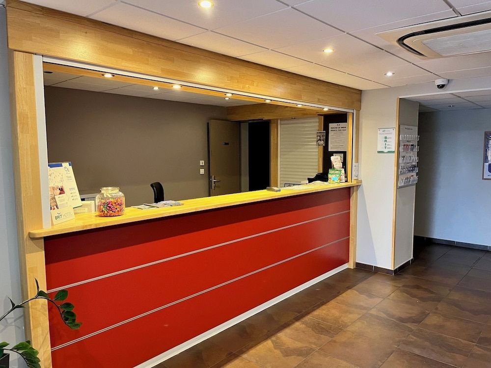 Brit Hotel Confort Montauban 2