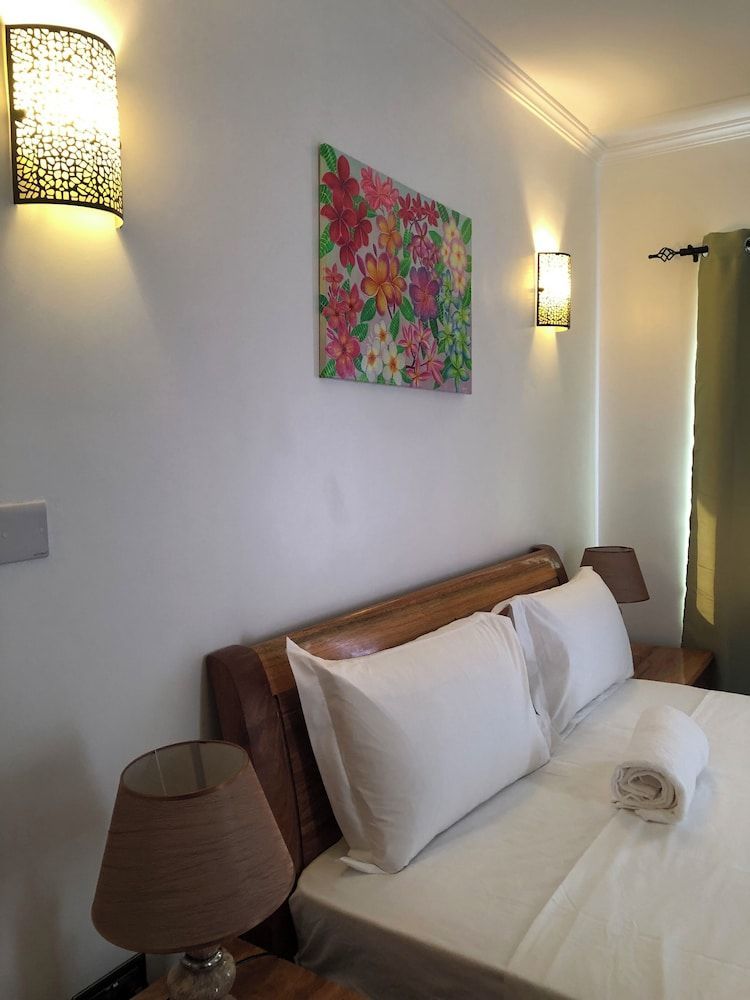 Yvon's Tropical Villa 2