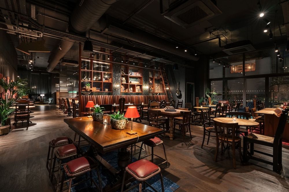 Ruby Stella Hotel London by IHG 1