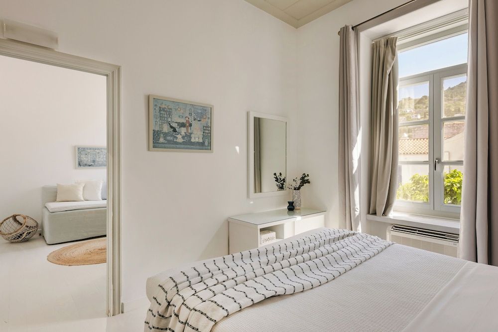 Hydra Hotel 1