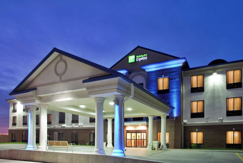 Holiday Inn Express & Suites MCPHERSON by IHG 1