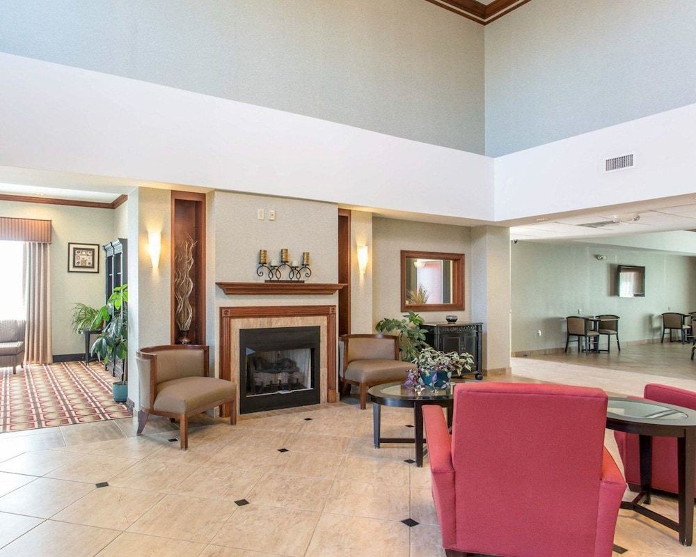 Comfort Inn & Suites Madisonville 1