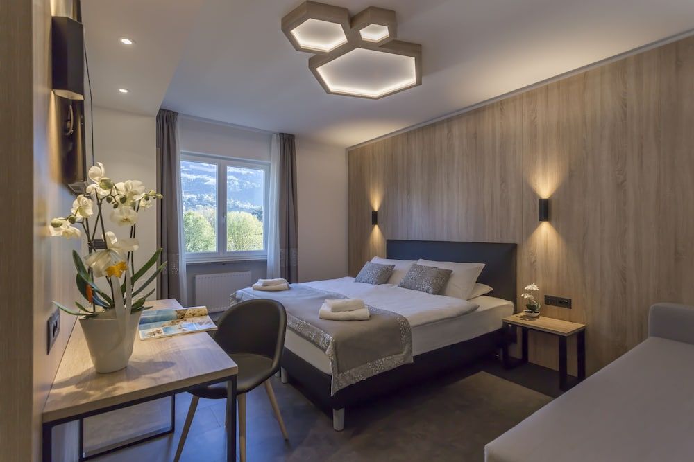 Tourist Hotel 1
