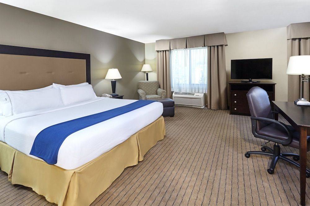 Holiday Inn Express & Suites MADISON-VERONA by IHG 2
