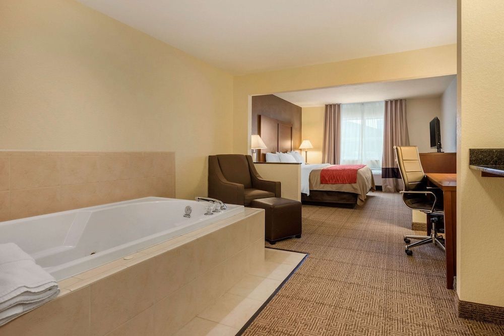 Comfort Inn Warren I-69 2