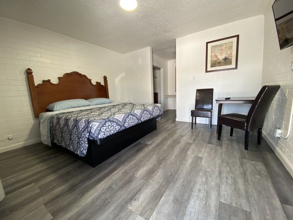 Lucky cuss Motel 1