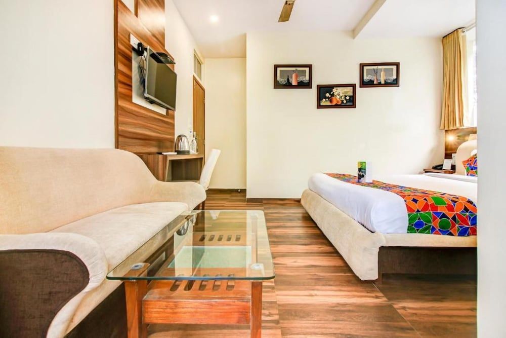 New Axis By Glitz Hotels 1