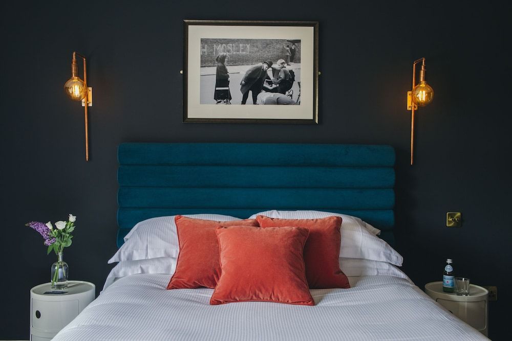 The Porterhouse Grill and Rooms 1