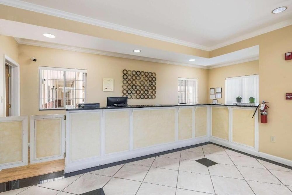 Bryant Inn And Suites 1
