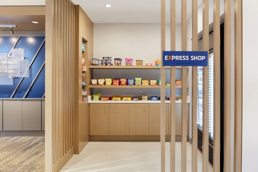 Holiday Inn Express & Suites PORT WASHINGTON by IHG 1