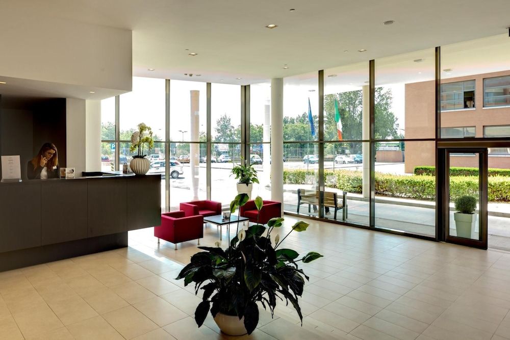 Inn Naples Airport 2