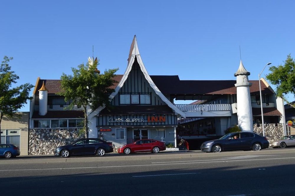 Glass Slipper Inn - Stanford Palo Alto 1