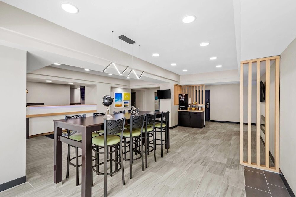 Days Inn & Suites by Wyndham Union City 2