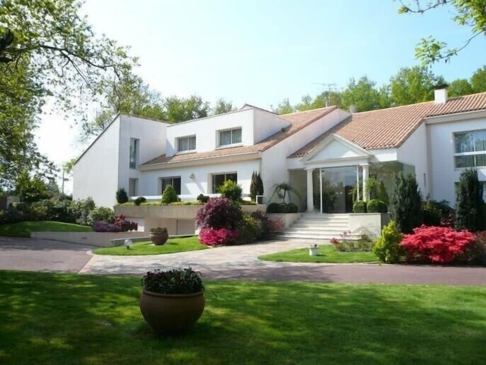 Les Jardins de la Muse, piscine couverte, spa et fitness 1