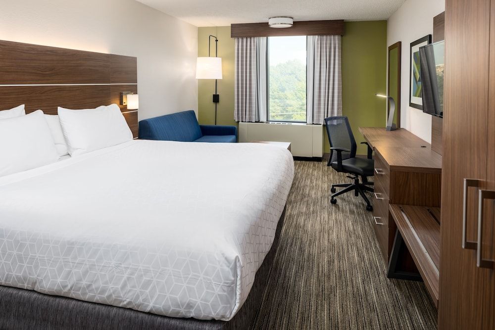Holiday Inn Express ATLANTA AIRPORT-COLLEGE PARK by IHG 2