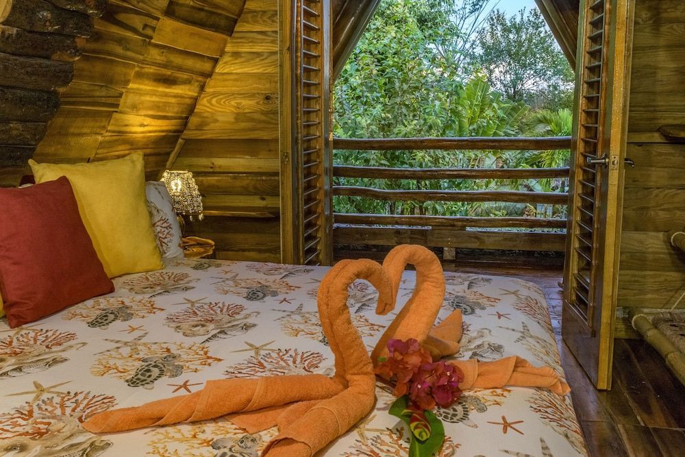CHALET TROPICAL Hotel & Pool Bar Restaurant 2