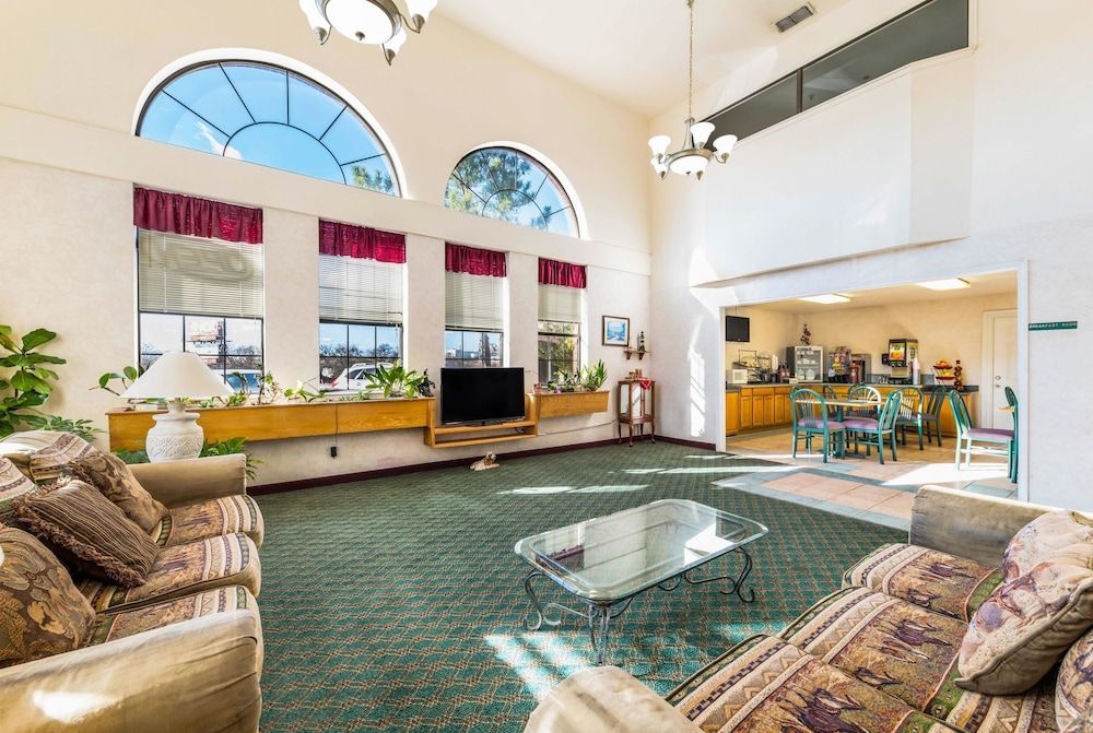 Travelodge by Wyndham Decatur TX 2