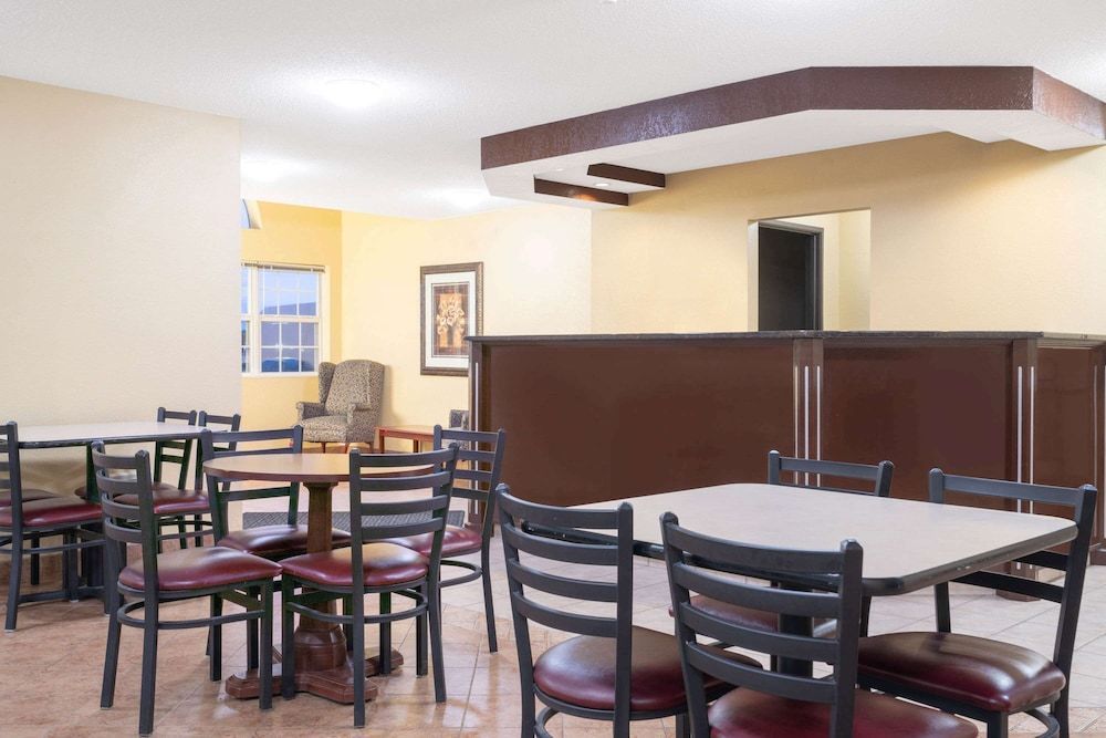 Days Inn by Wyndham Faribault 2