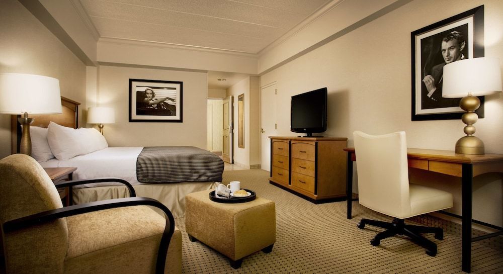 Hollywood Casino & Hotel 1