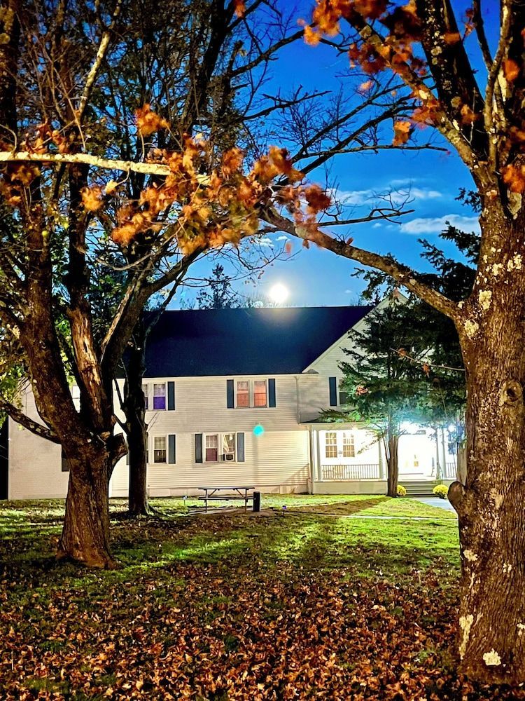 Grand Lake Hotel 1