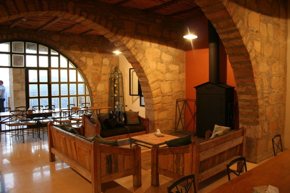 Dana Guesthouse 2