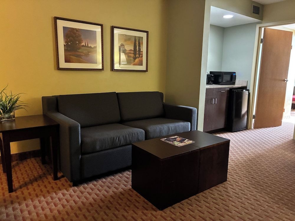 Euro-Suites Hotel 1