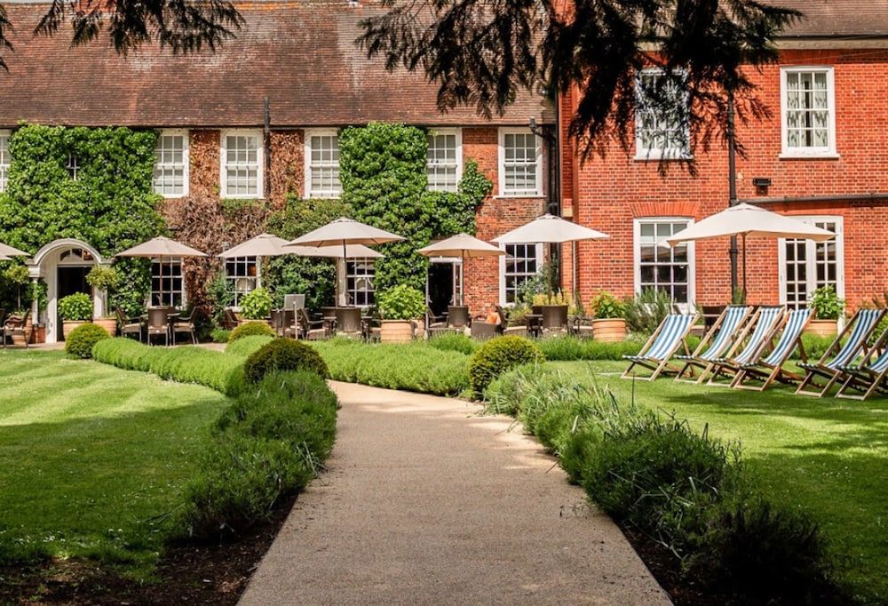 Bush Hotel Farnham 1