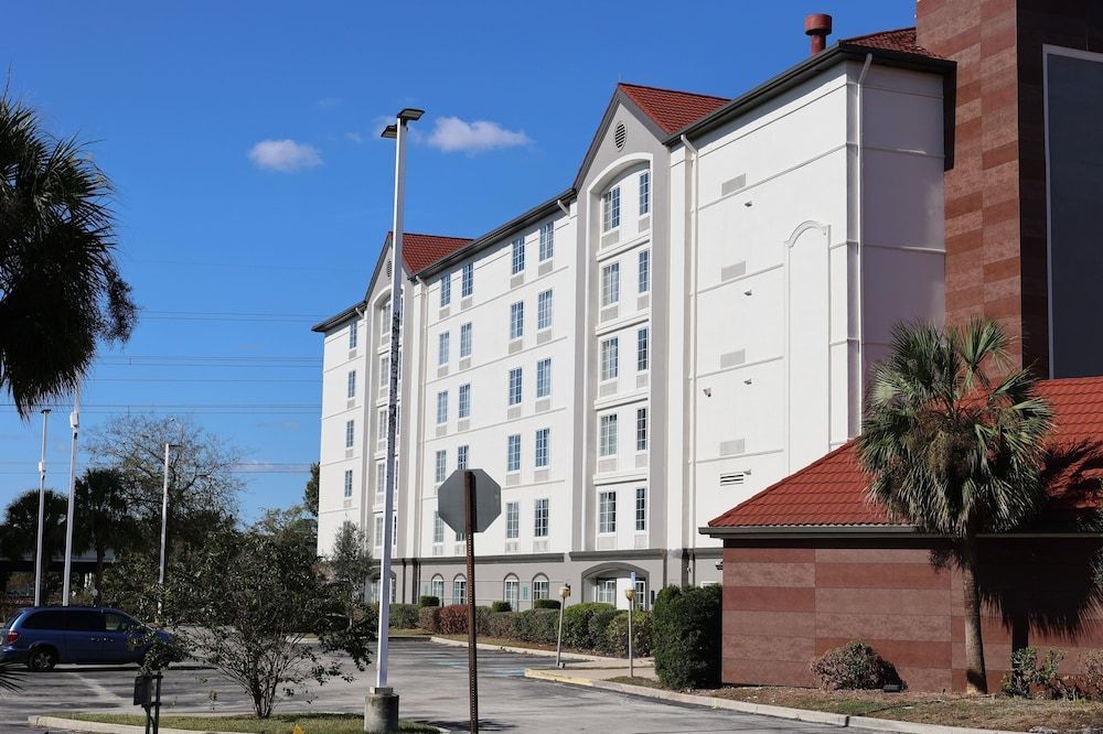 La Quinta Inn and Suites by Wyndham, Ocala 1