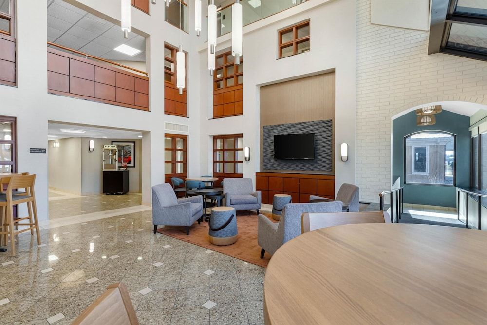 Drury Inn & Suites Joplin 2