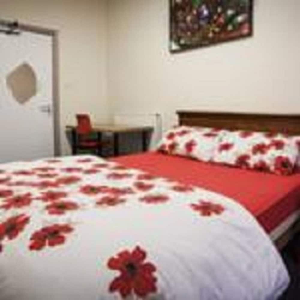Russell Scott Hostel 2