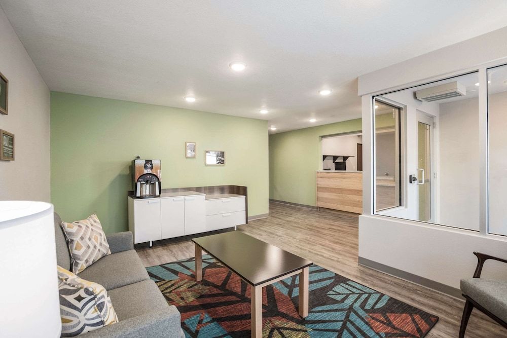 WoodSpring Suites Detroit Madison Heights 2