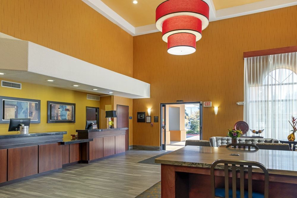 Best Western PLUS Fresno Inn 2