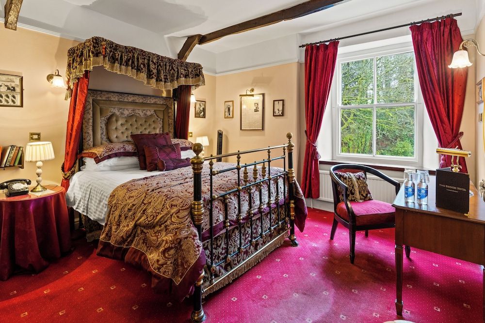 Two Bridges Hotel 2
