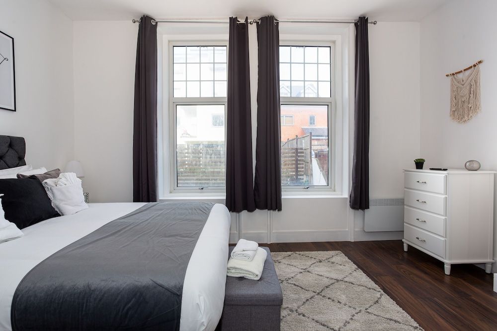 The Regency | Seafront Lux Apartments! 2
