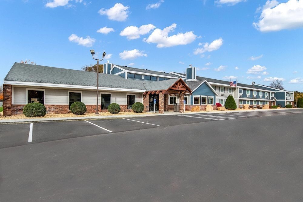 AmericInn by Wyndham St. Peter 1