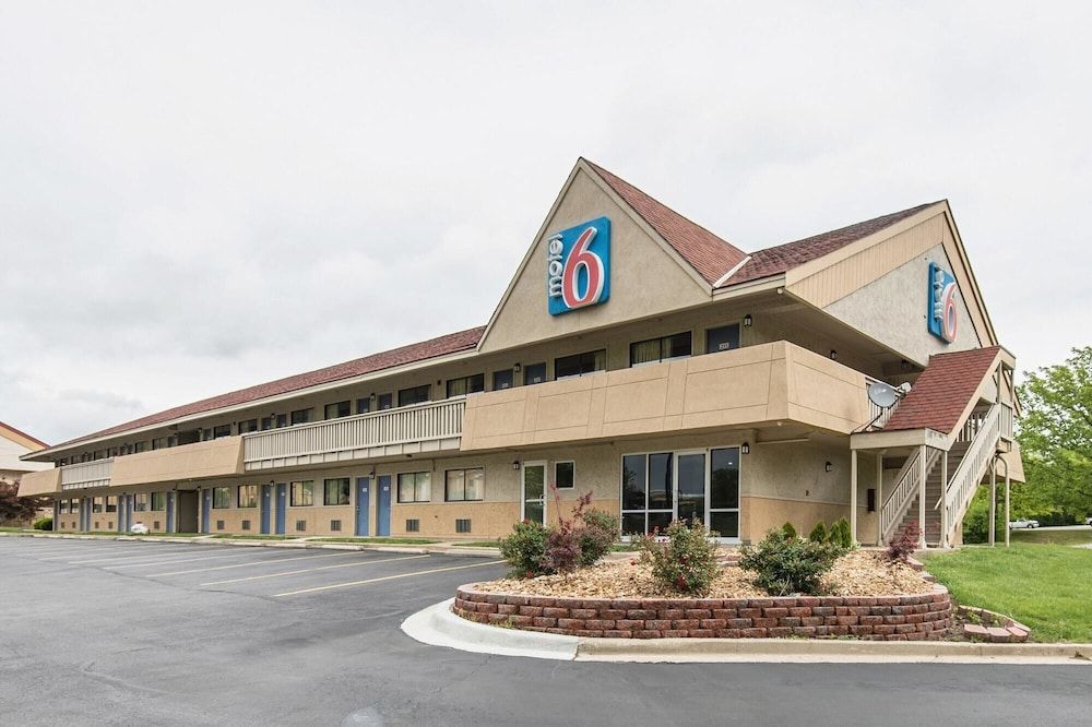 Motel 6-Overland Park, KS 1