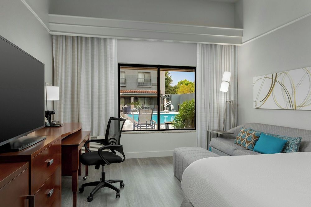 Courtyard by Marriott Houston Rice University 1