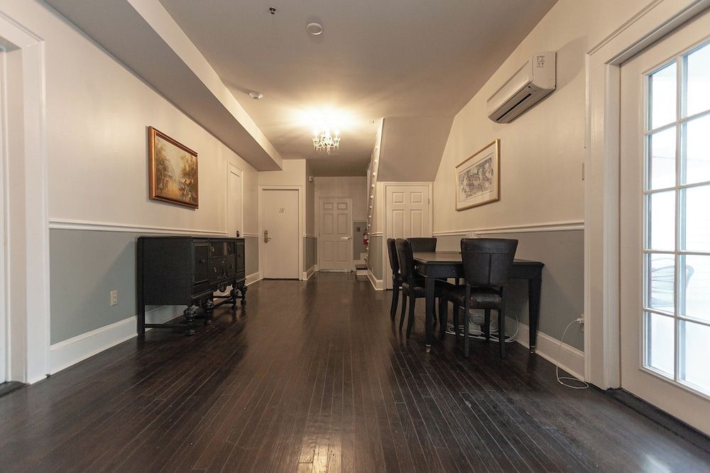 The Carriage House on St Charles 2