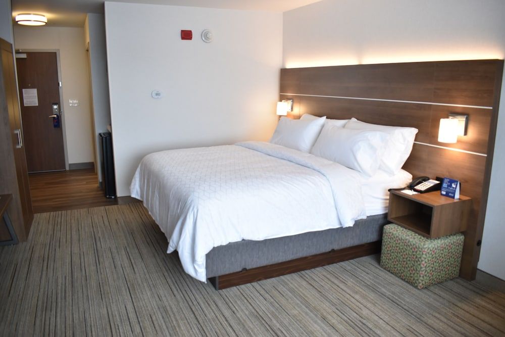 Holiday Inn Express & Suites BOSTON SOUTH - RANDOLPH by IHG 2