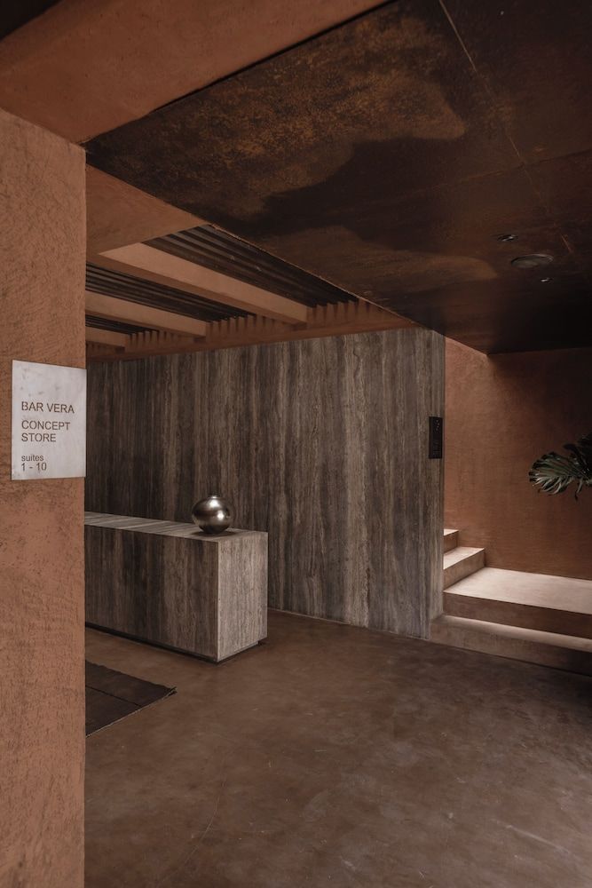 Further Hotel 1