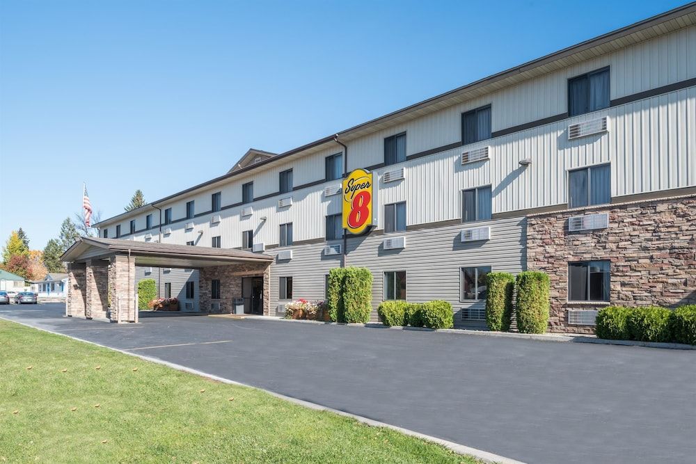 Super 8 by Wyndham Kalispell Glacier National Park 1