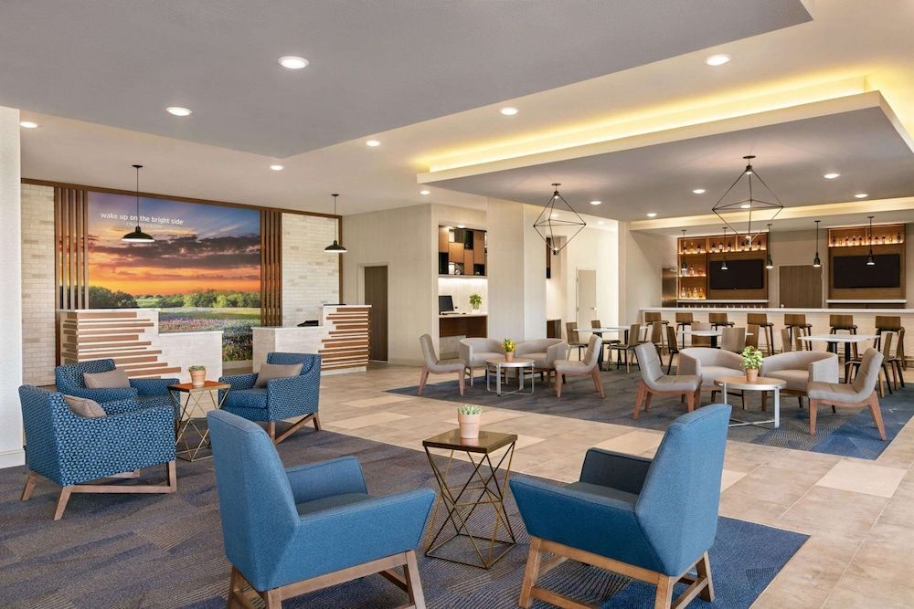 La Quinta Inn & Suites by Wyndham College Station North 1