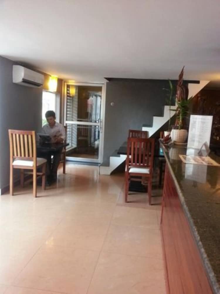 Pillar Hotel 2