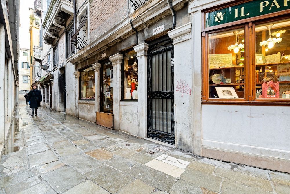 GuestHost - Ponte di Rialto Penthouse 1