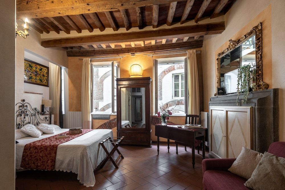 La Tosca rooms 1