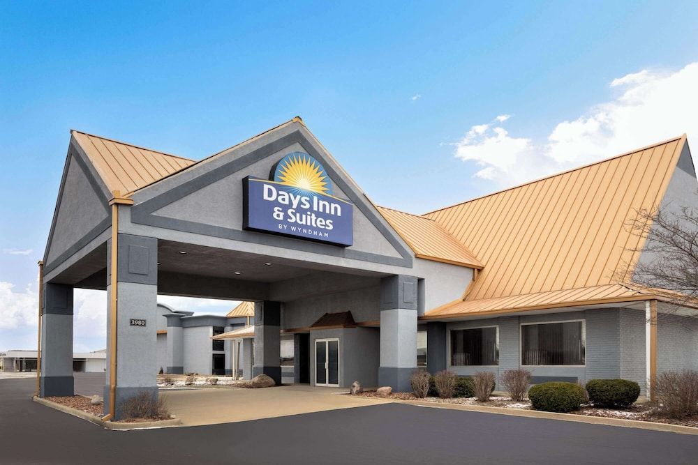 Days Inn & Suites by Wyndham Kokomo 1