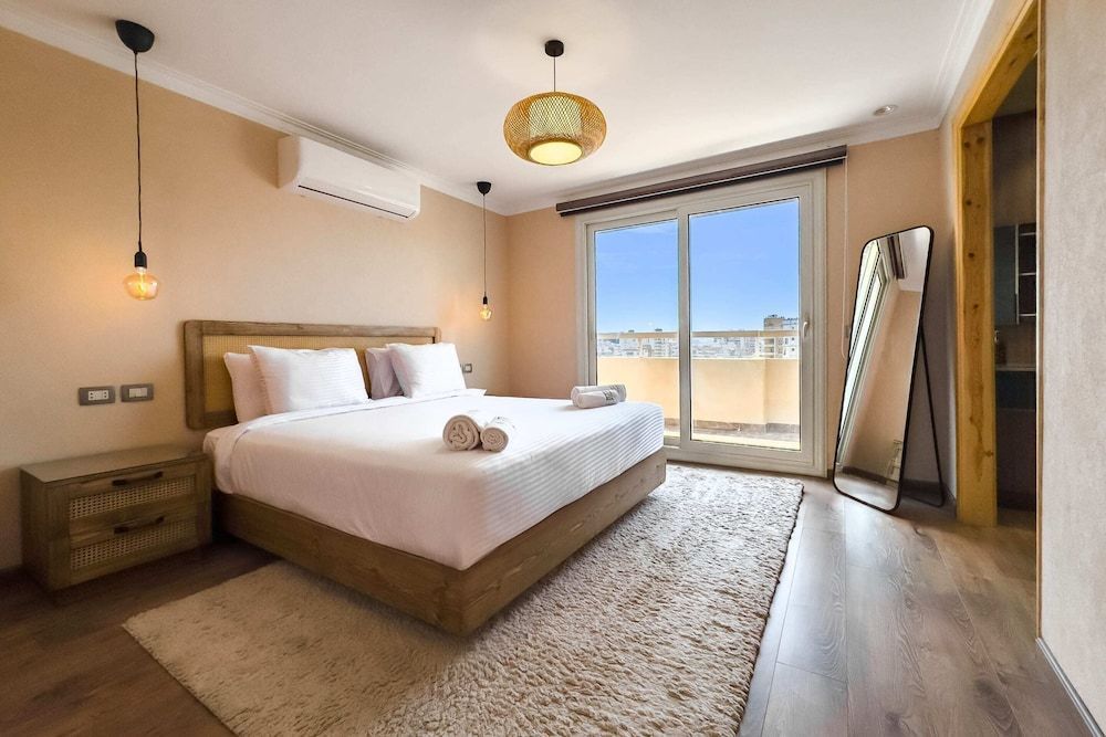 The 1BDR Rustic Rooftop w Wow Outdoor Terrace 2